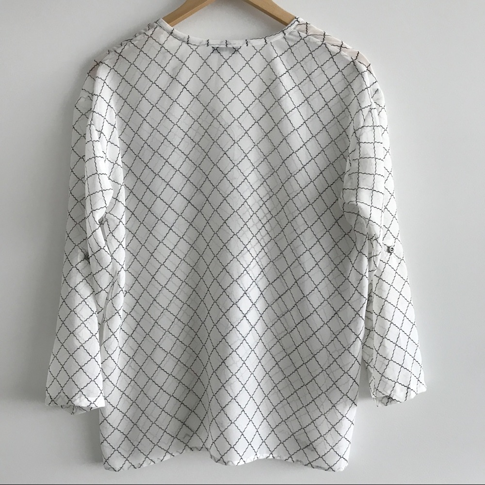💛 SALE CAbi Tab Sleeve Sheer V Neck Button Down - Picture 3 of 6